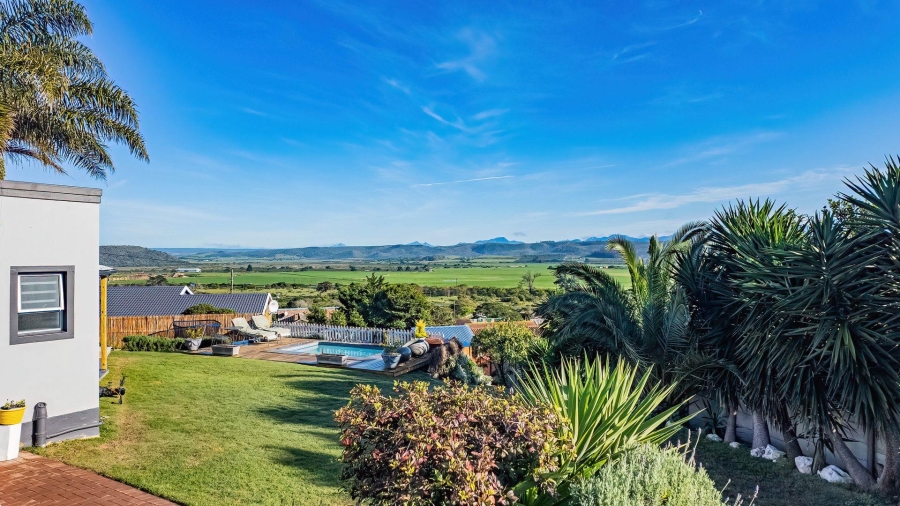5 Bedroom Property for Sale in Fraaiuitsig Western Cape